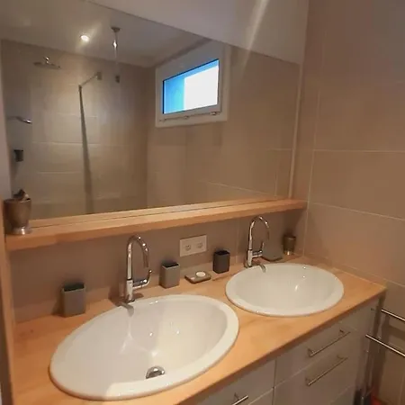 Calme, Lumineux Et Spacieux. Angers. Appartement